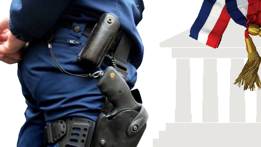 Agent des forces de l'ordre utilisant le registre dématérialisé AddLock Tracking